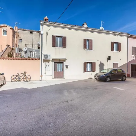 2 Bedroom Beautiful In * Vodnjan