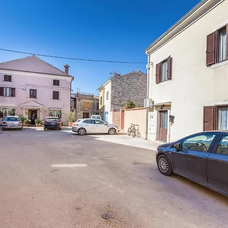 2 Bedroom Beautiful In Σπίτι διακοπών