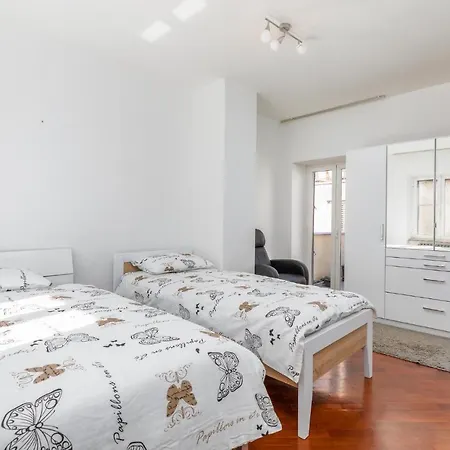 2 Bedroom Beautiful In * Vodnjan