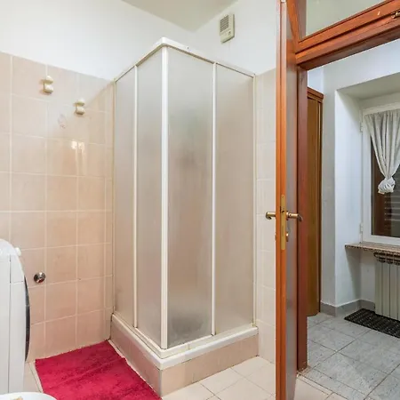 2 Bedroom Beautiful In Vodnjan